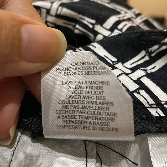 Jones New York Women 8 Stretch Black White Print Zip Flat Pockets Capri Pants - Picture 8 of 8